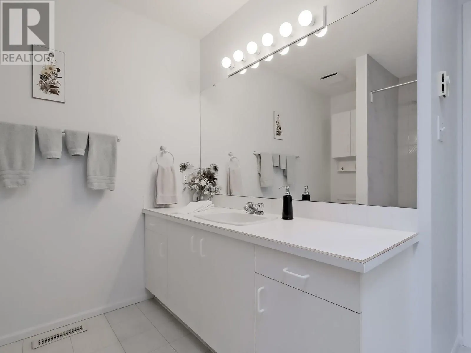102 FORESTBROOK Place Unit# 101
