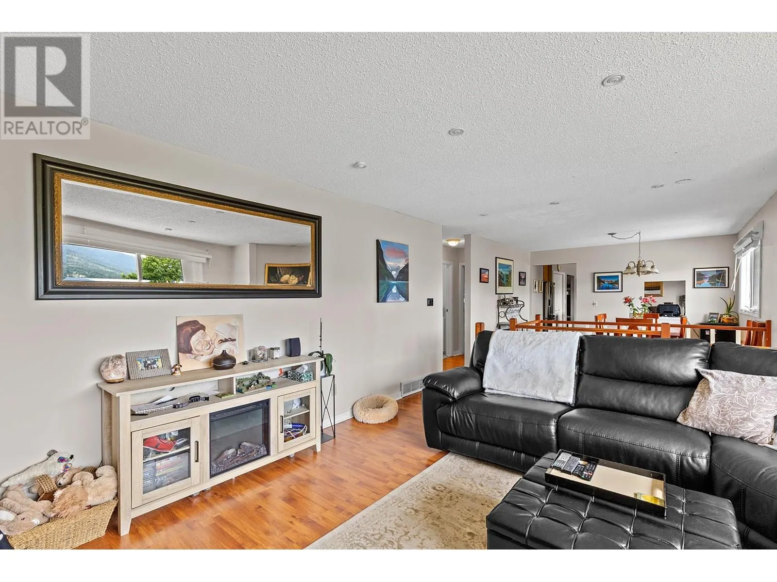 136 Stepping Stones Crescent