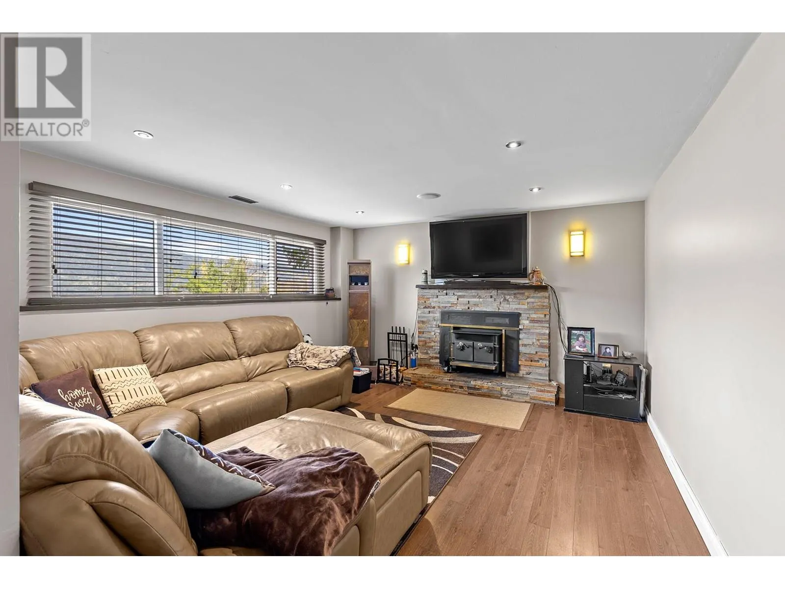136 Stepping Stones Crescent