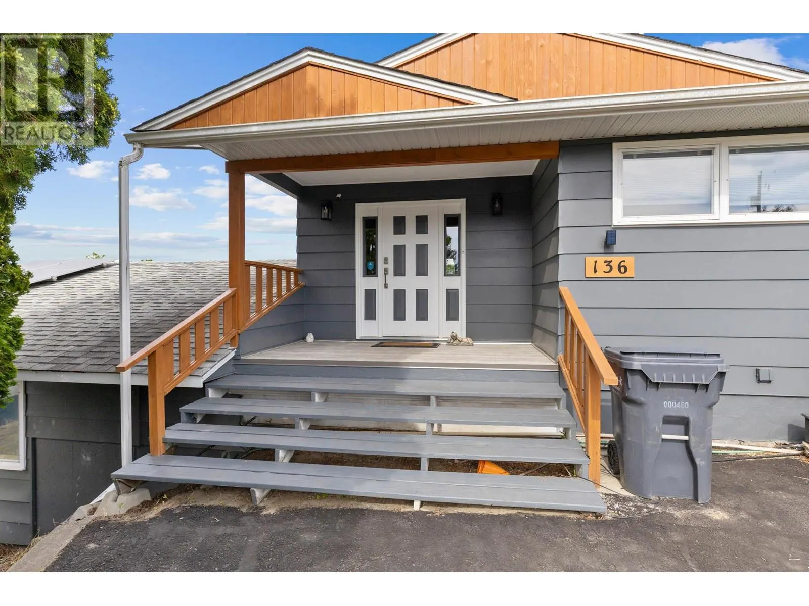 136 Stepping Stones Crescent