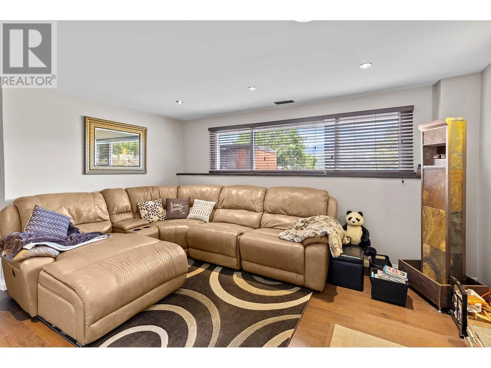 136 Stepping Stones Crescent