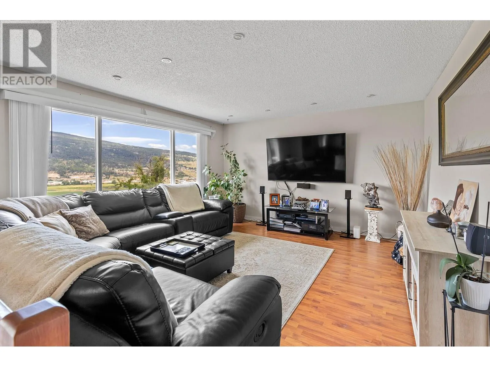 136 Stepping Stones Crescent