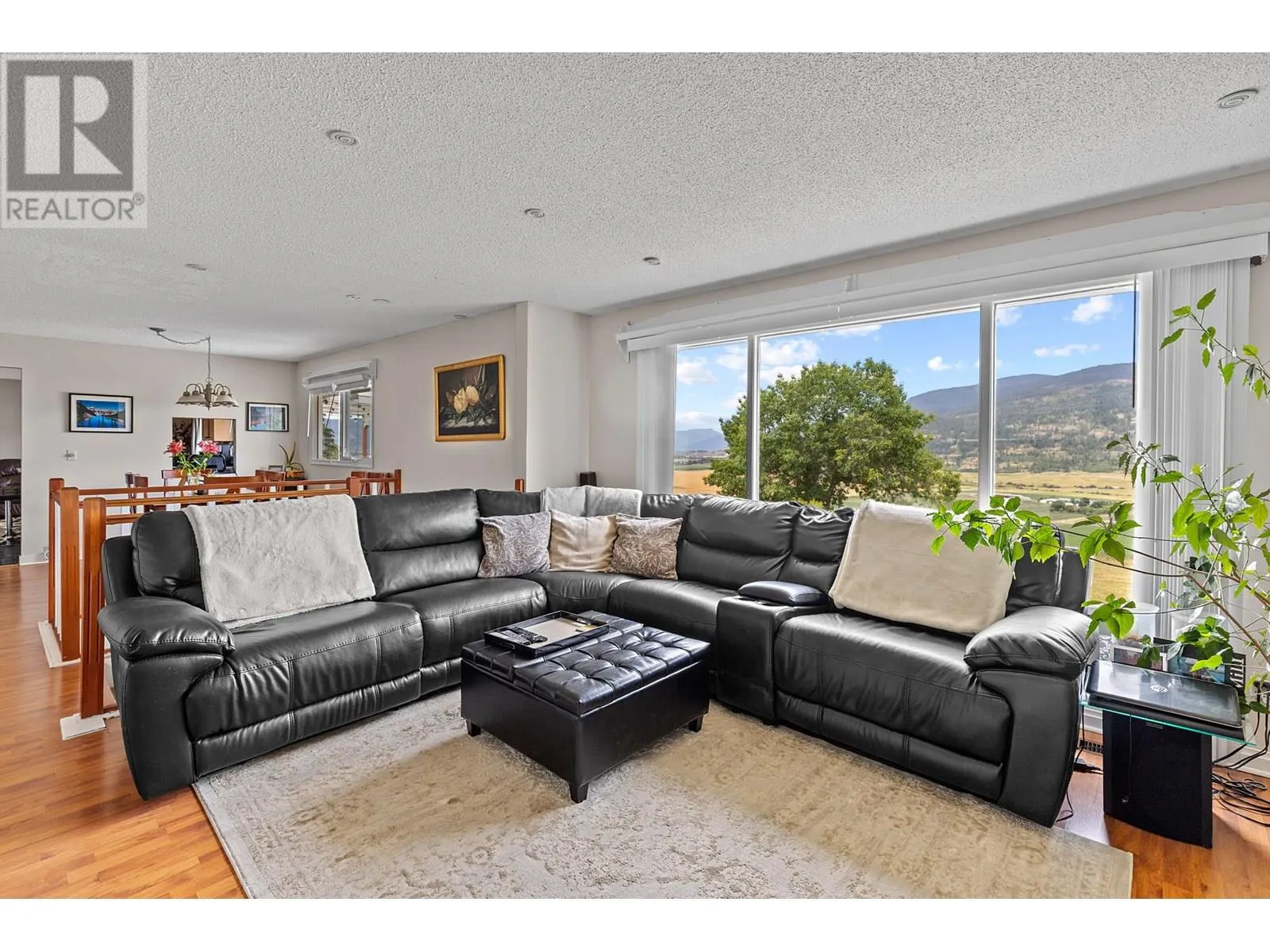 136 Stepping Stones Crescent