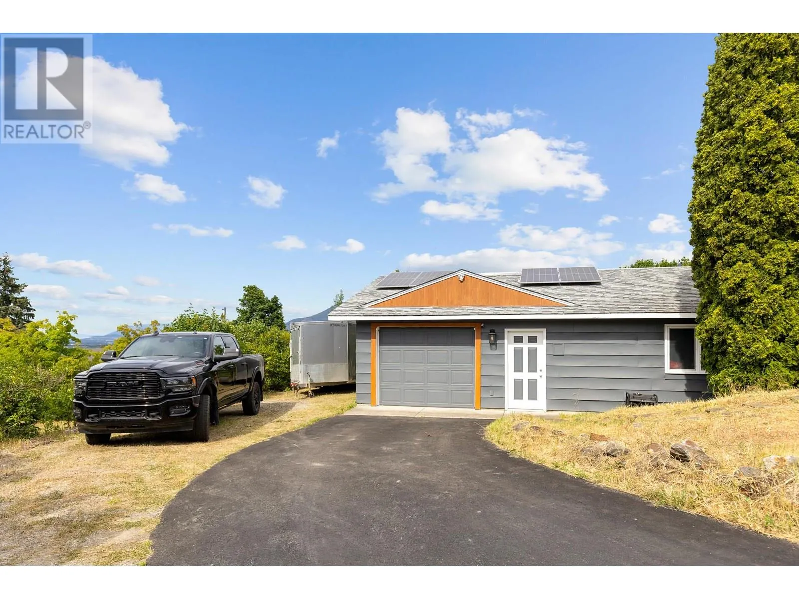 136 Stepping Stones Crescent