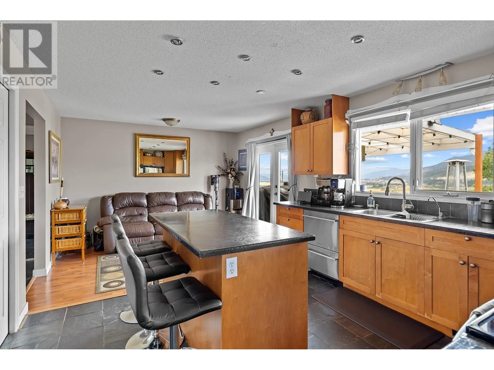 136 Stepping Stones Crescent