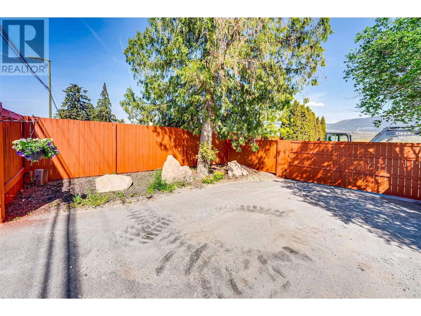 6049 Old Kamloops Road