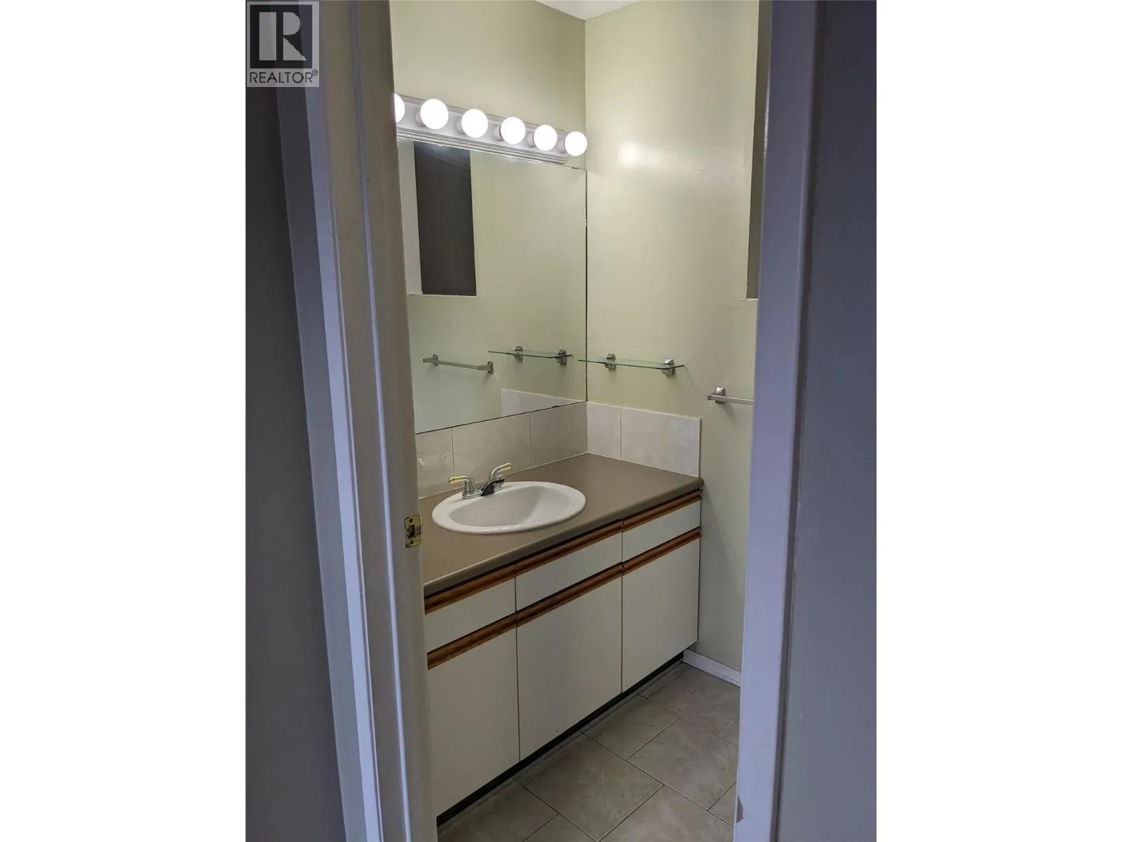3800 40 Avenue Unit# 15