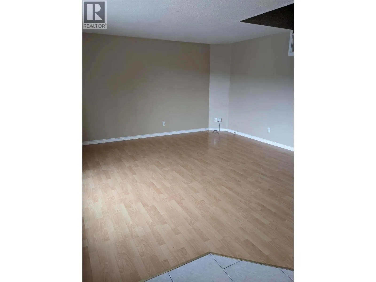 3800 40 Avenue Unit# 15