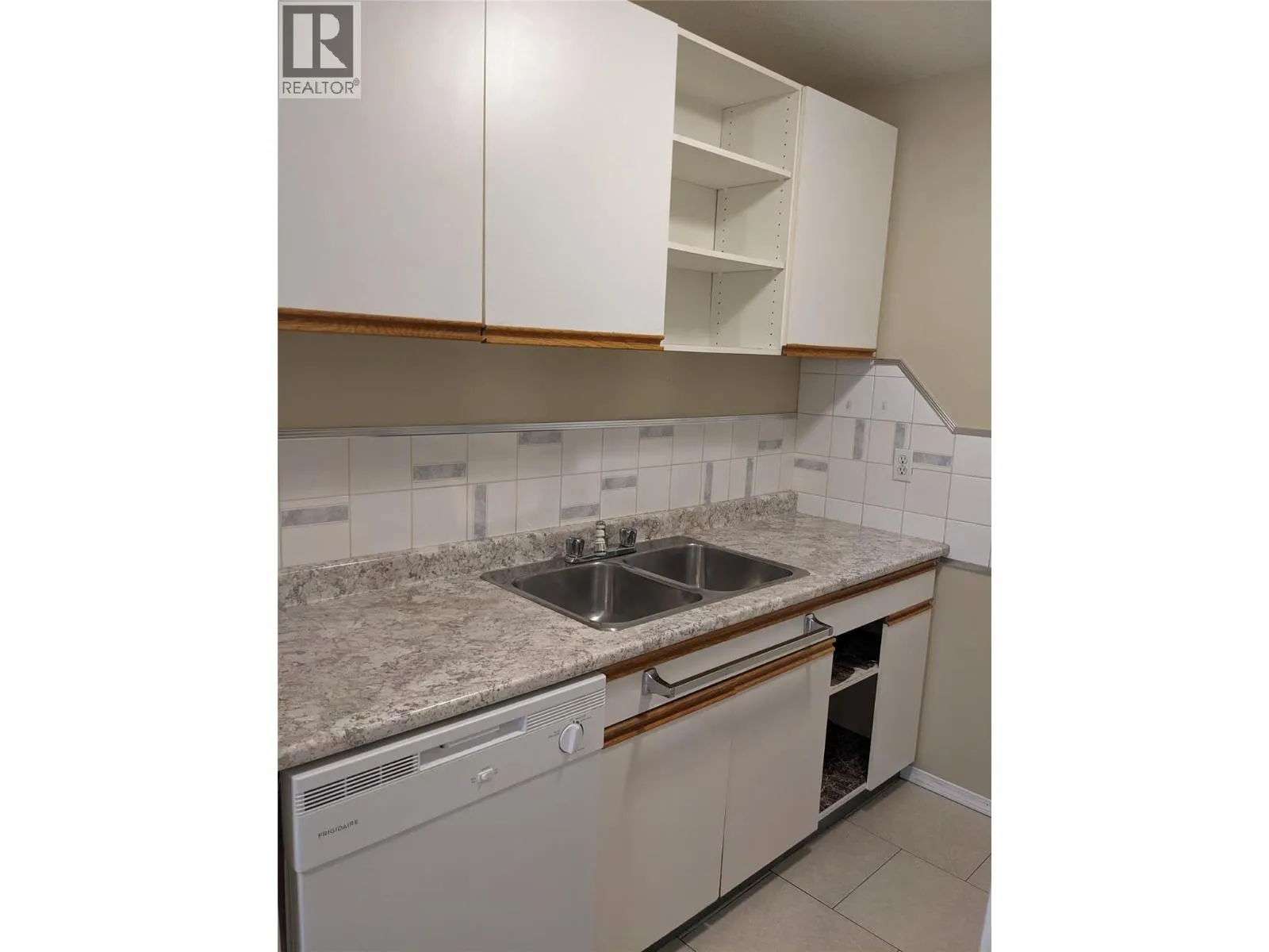 3800 40 Avenue Unit# 15