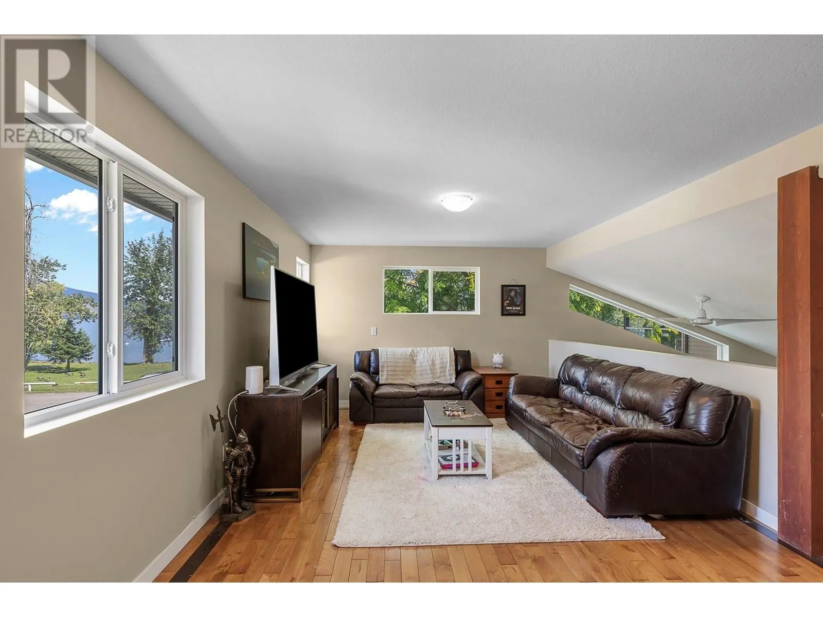 42 Lakeshore Drive