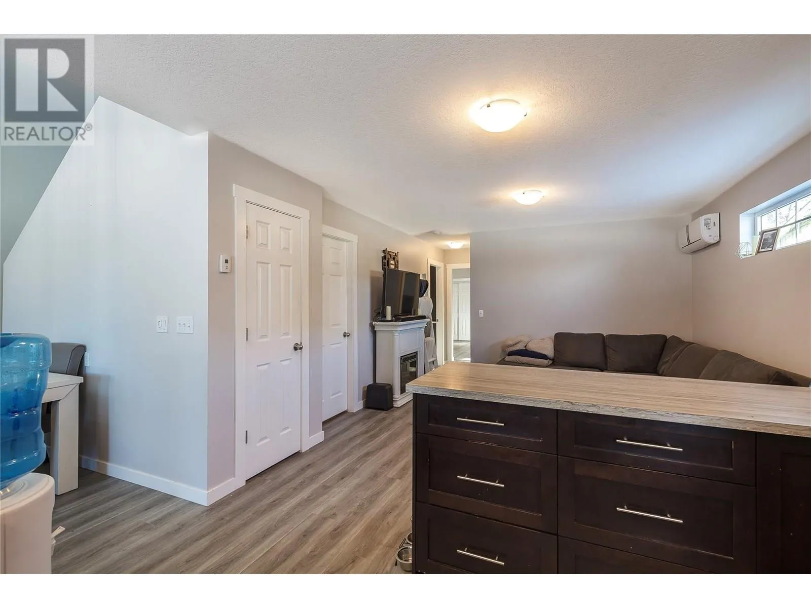 42 Lakeshore Drive