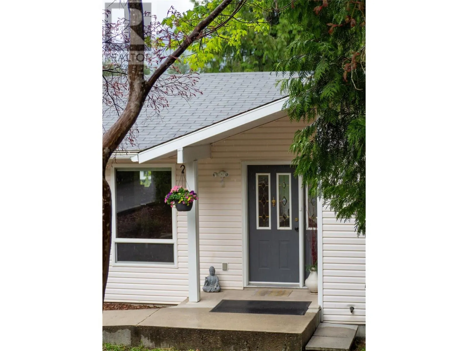 822 Richards West Street