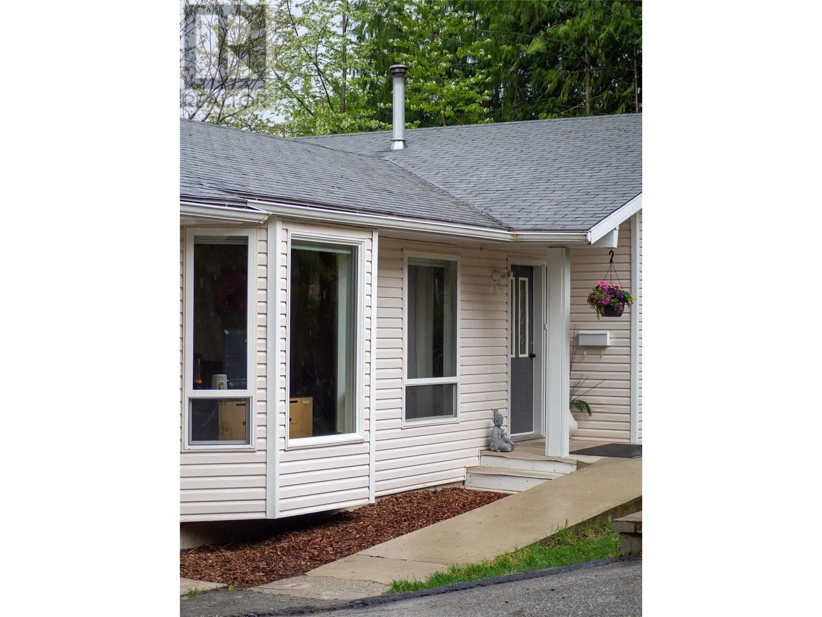 822 Richards West Street