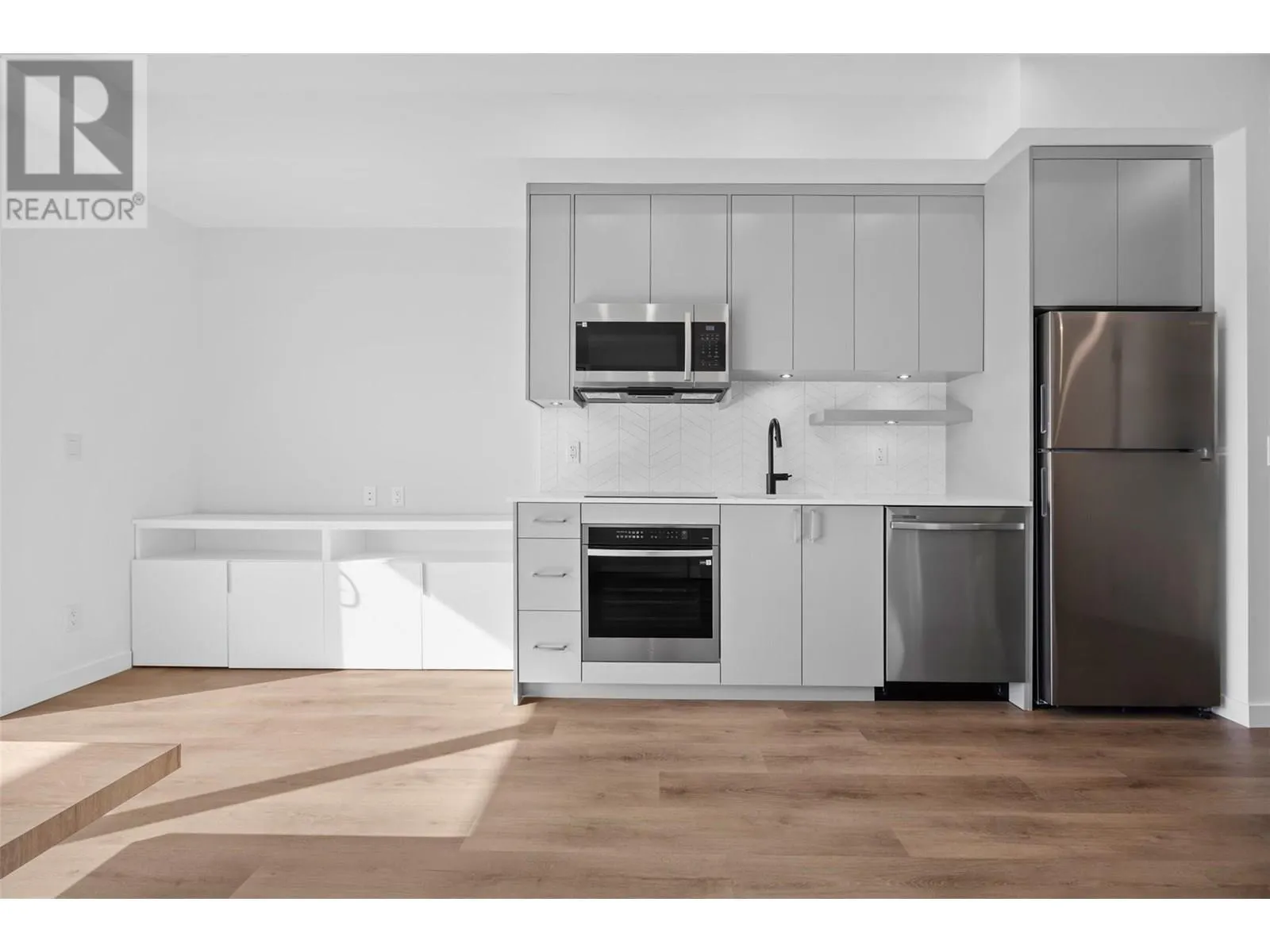 1274 Devonshire Avenue Unit# 411