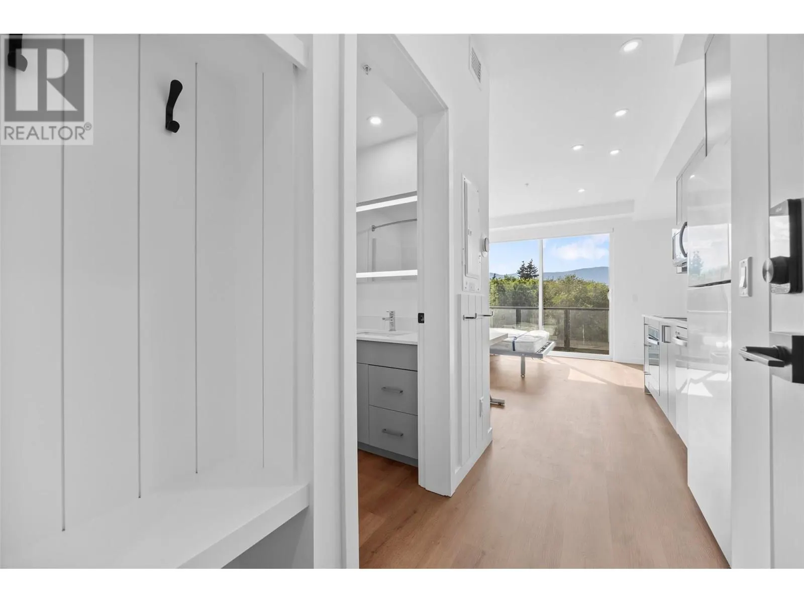 1274 Devonshire Avenue Unit# 411