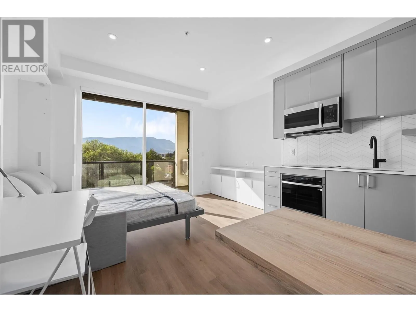 1274 Devonshire Avenue Unit# 411