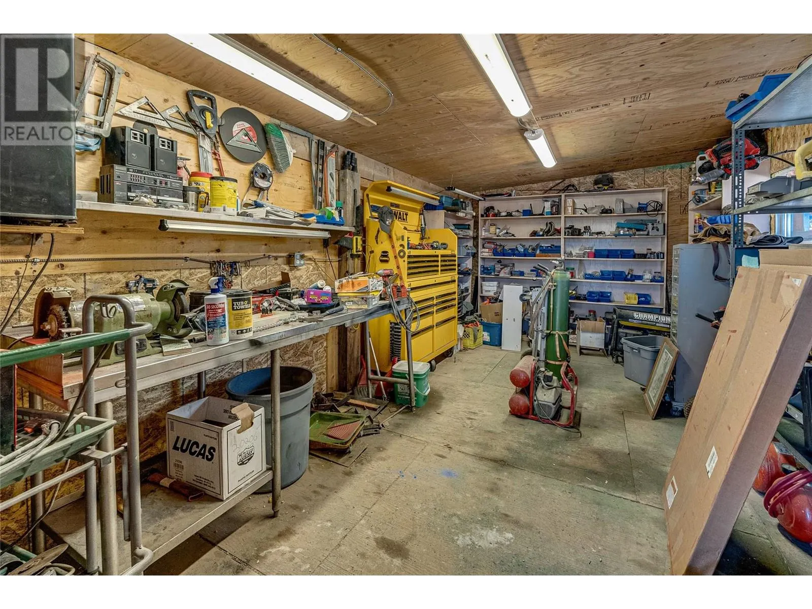 6049 Old Kamloops Road