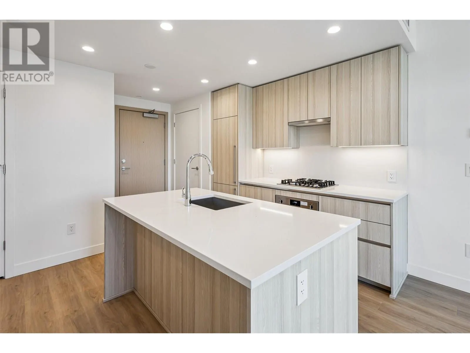 238 Leon Avenue Unit# 809