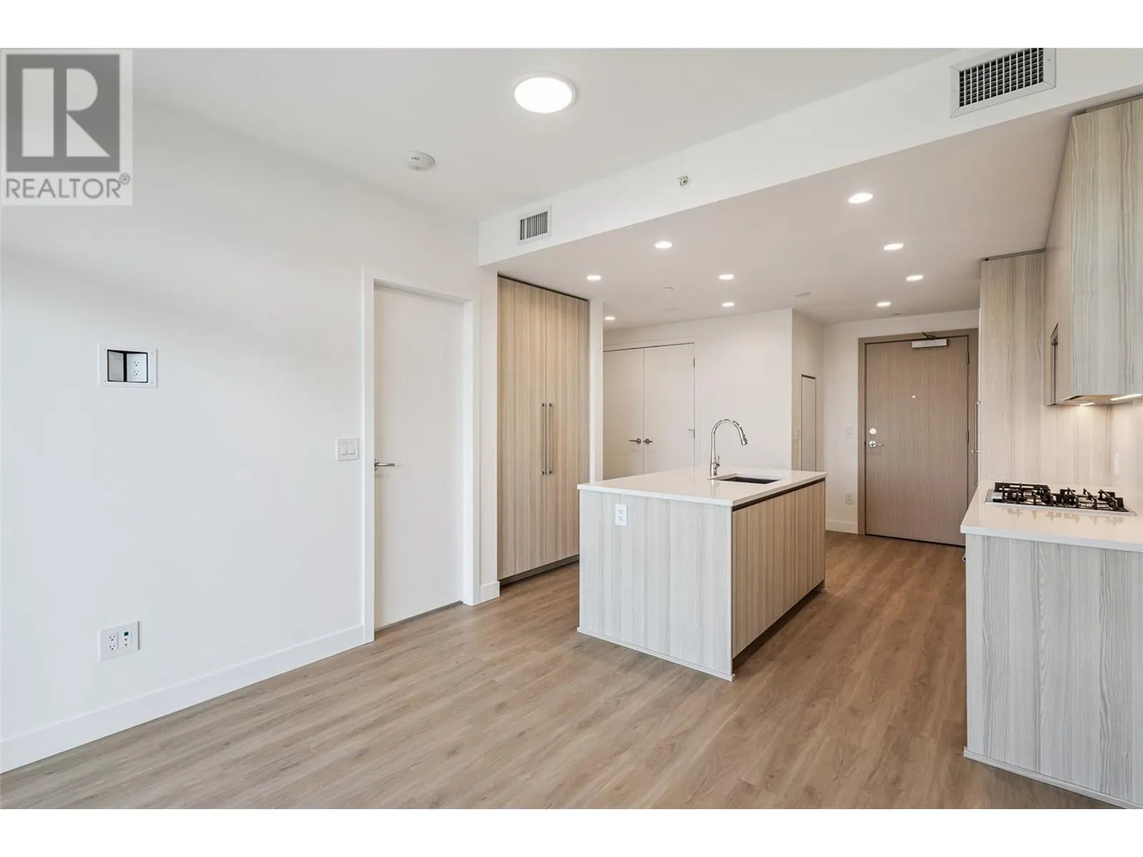 238 Leon Avenue Unit# 809