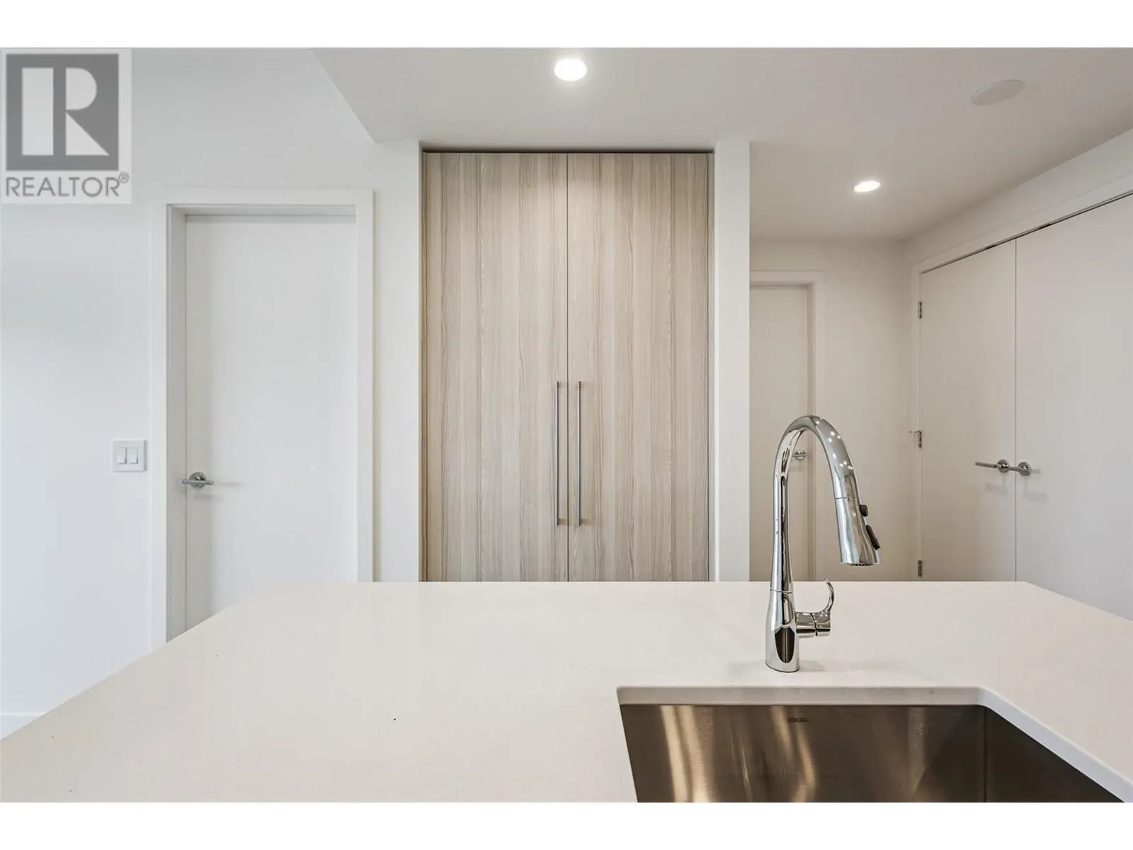 238 Leon Avenue Unit# 809