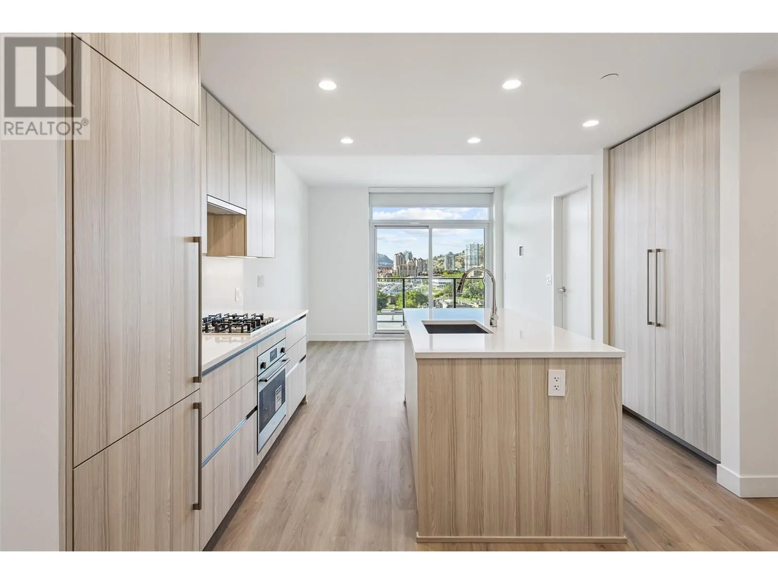 238 Leon Avenue Unit# 809