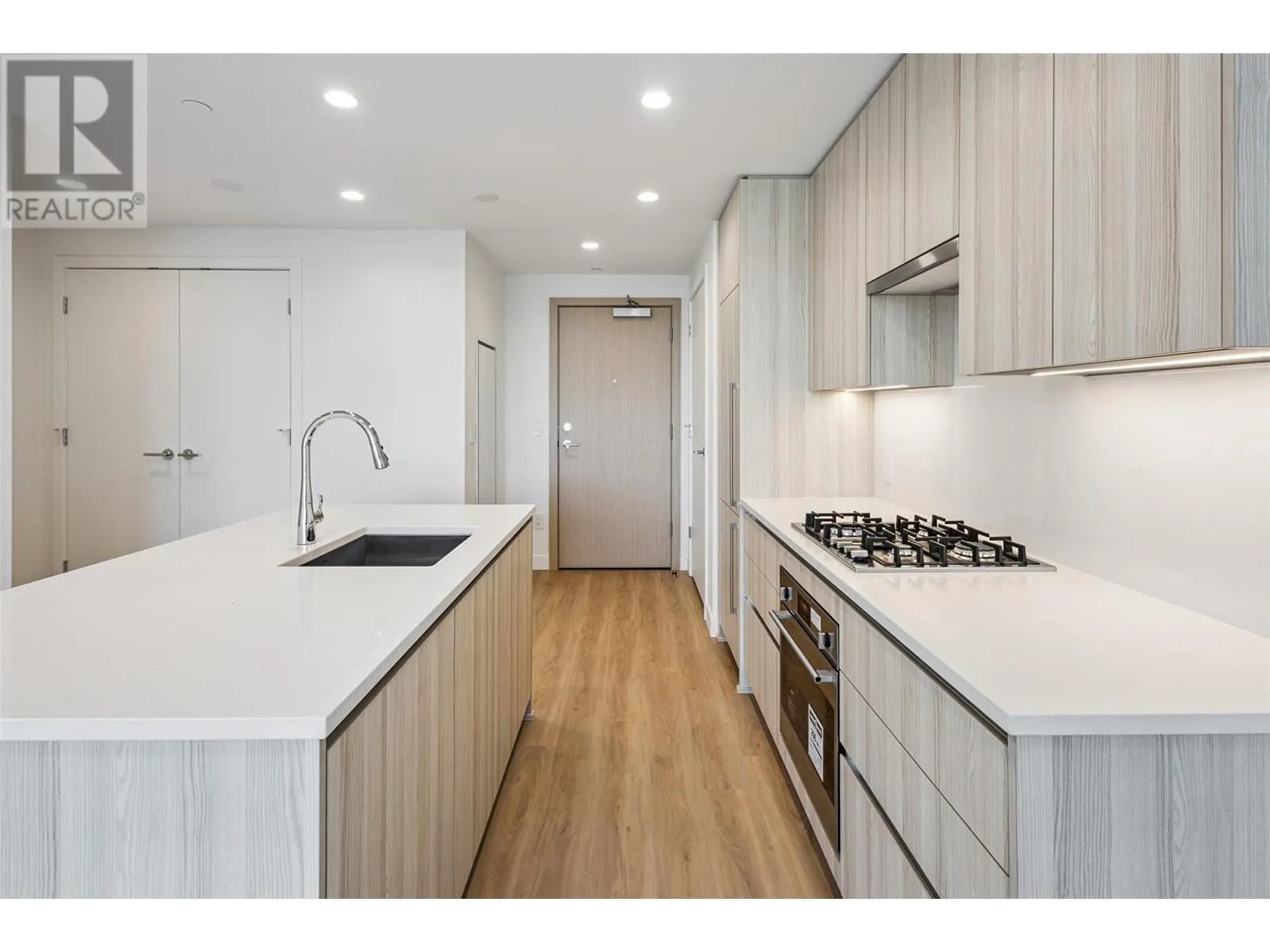 238 Leon Avenue Unit# 809