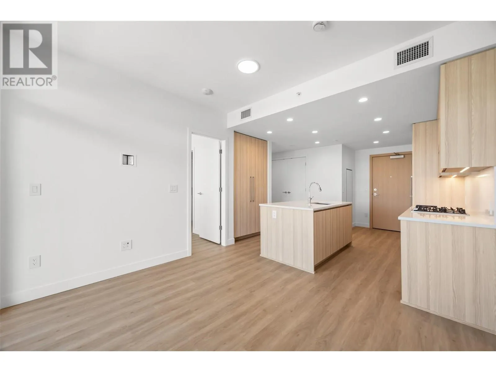 238 Leon Avenue Unit# 709