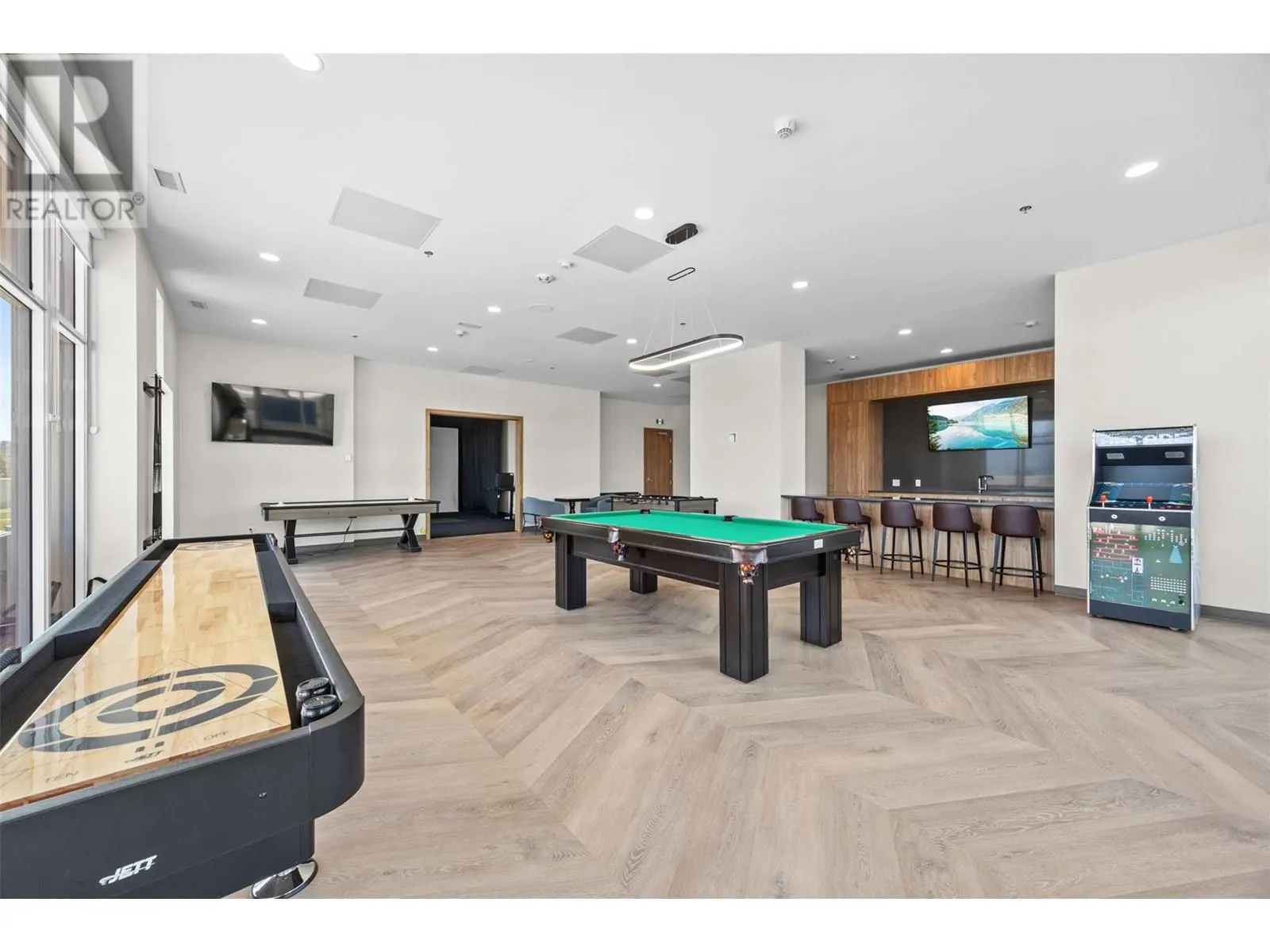 238 Leon Avenue Unit# 709