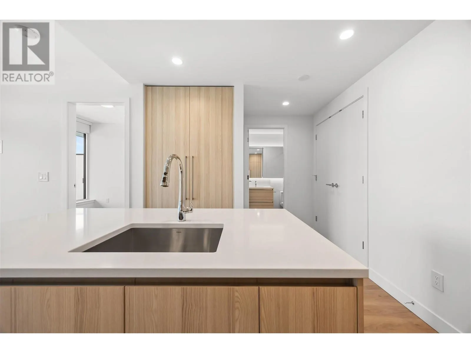 238 Leon Avenue Unit# 709