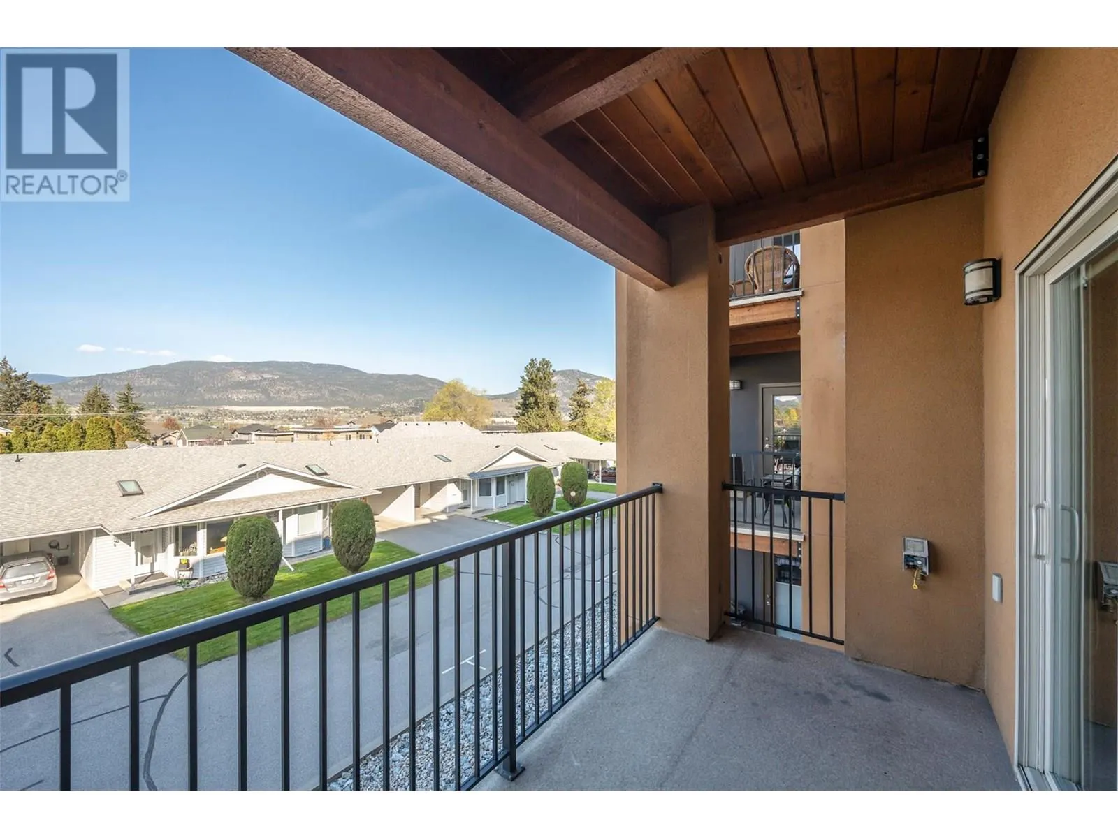873 Forestbrook Drive Unit# 203