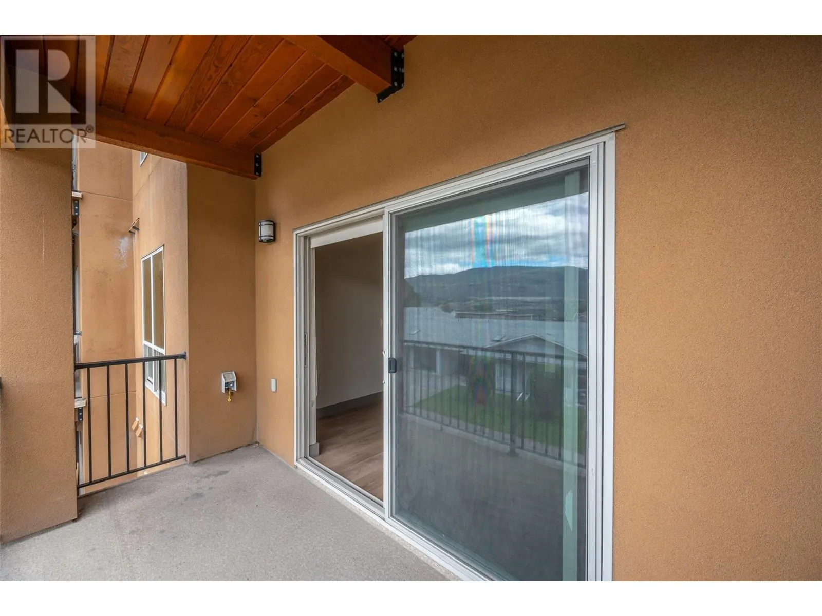 873 Forestbrook Drive Unit# 203