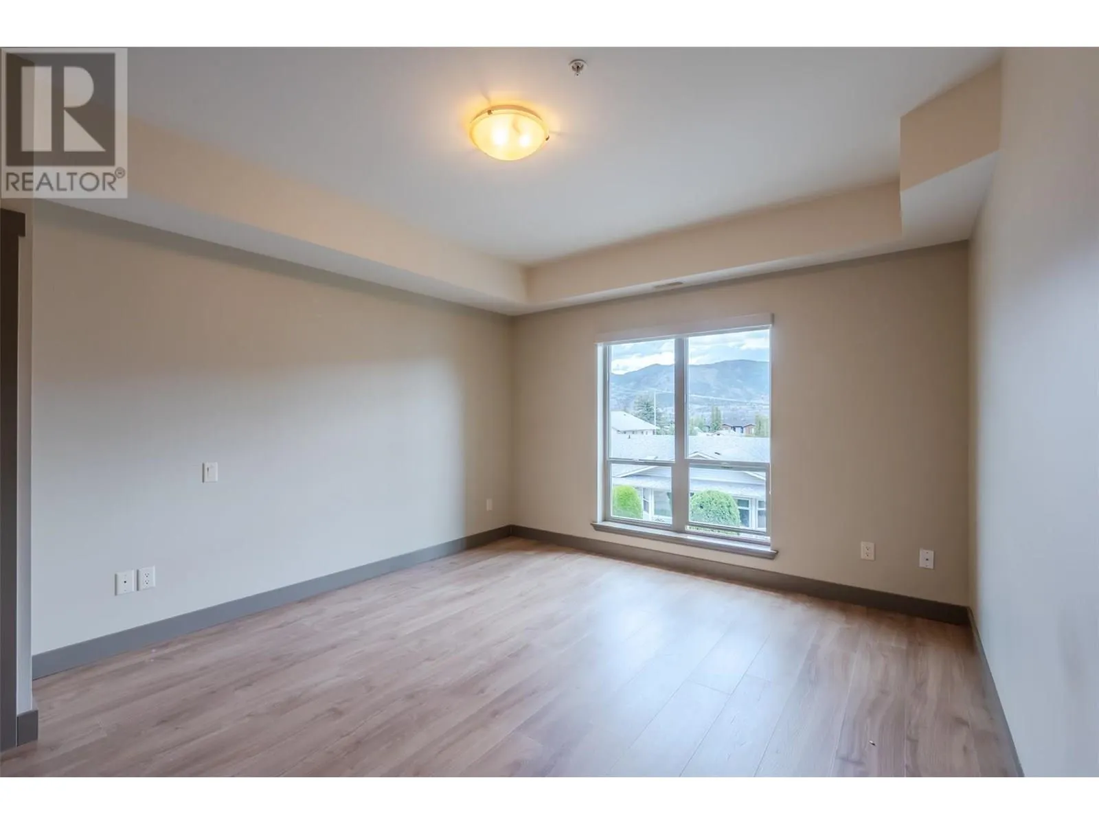 873 Forestbrook Drive Unit# 203