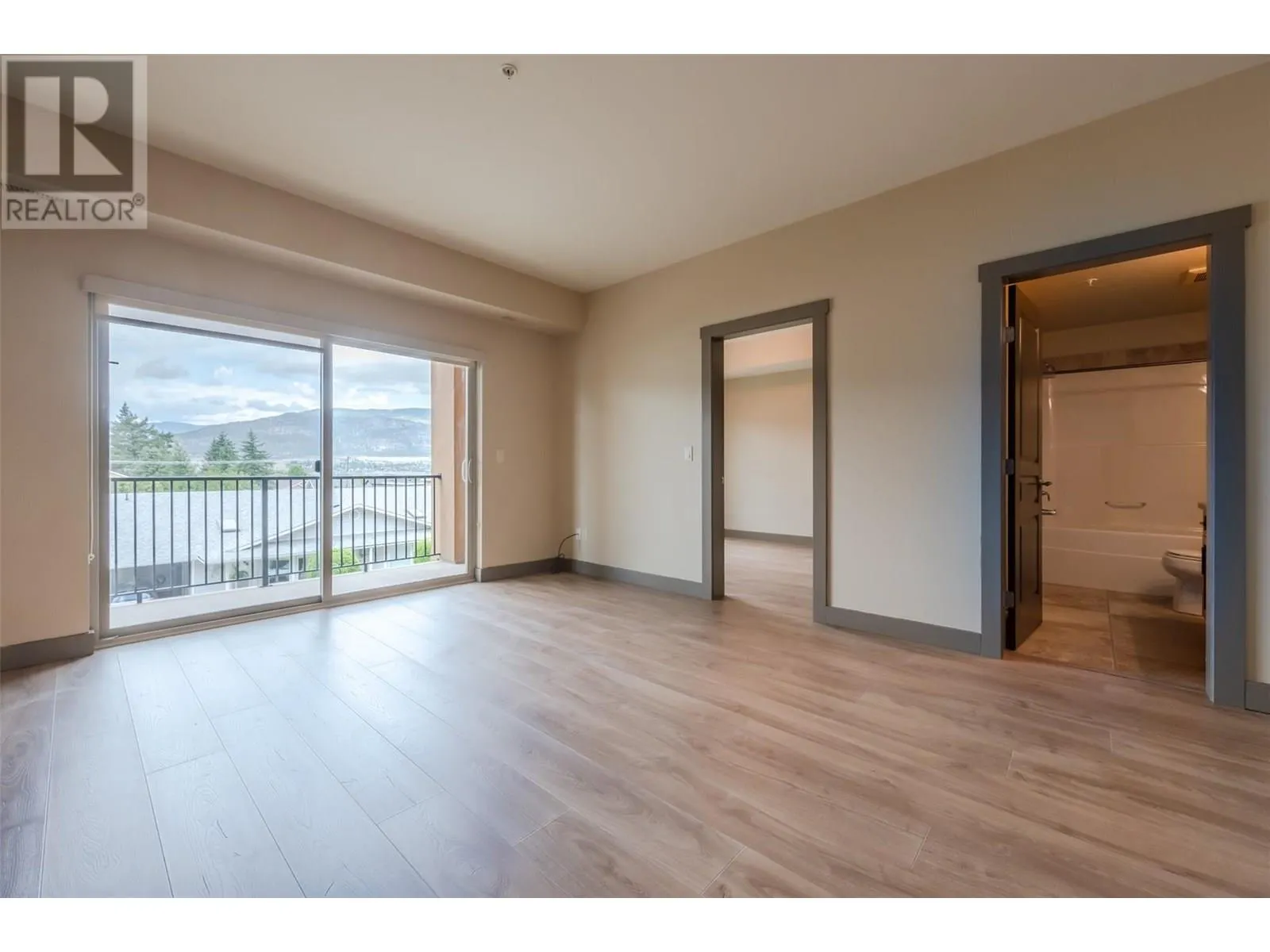 873 Forestbrook Drive Unit# 203