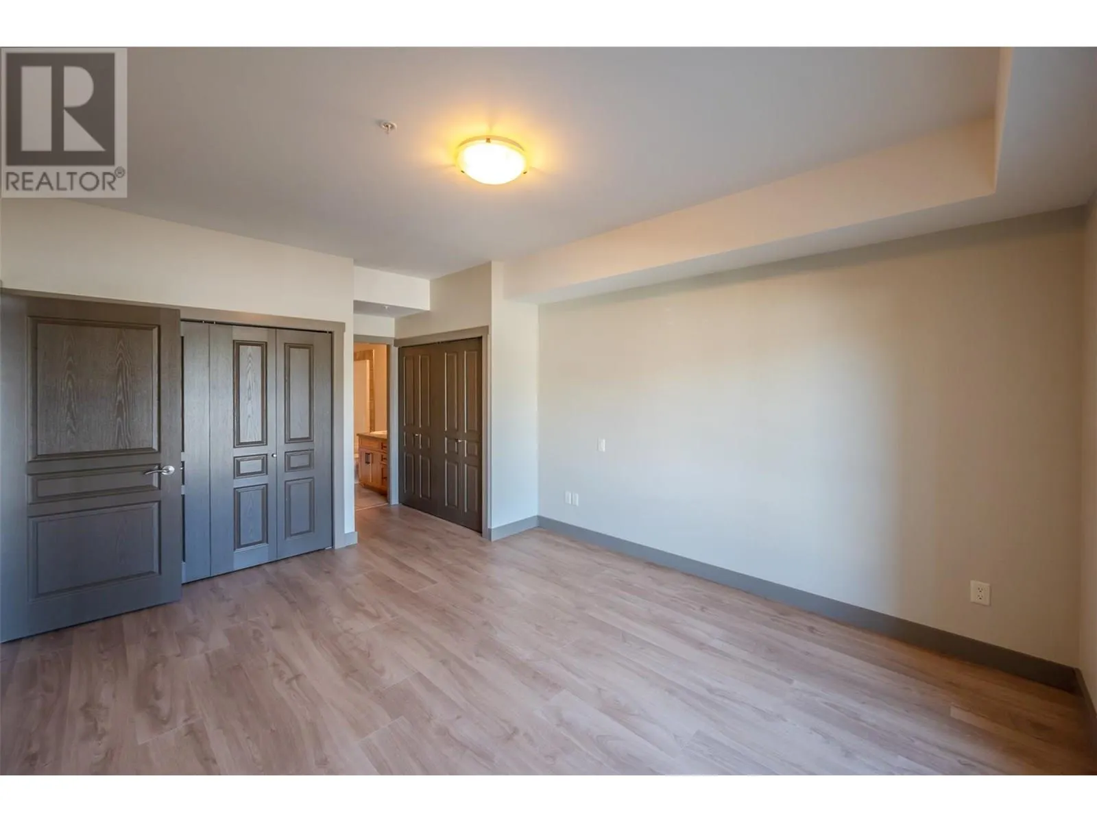 873 Forestbrook Drive Unit# 203