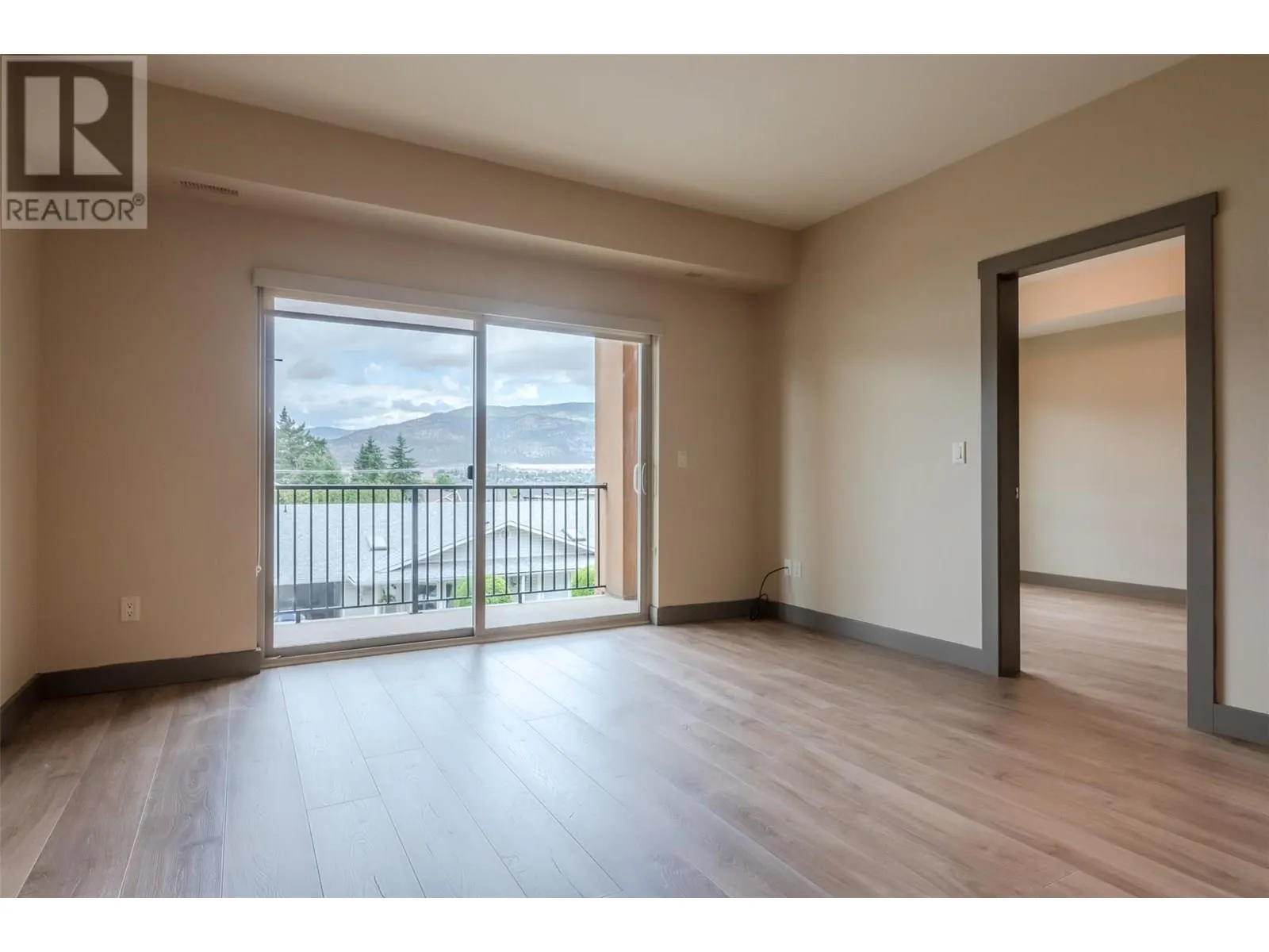 873 Forestbrook Drive Unit# 203