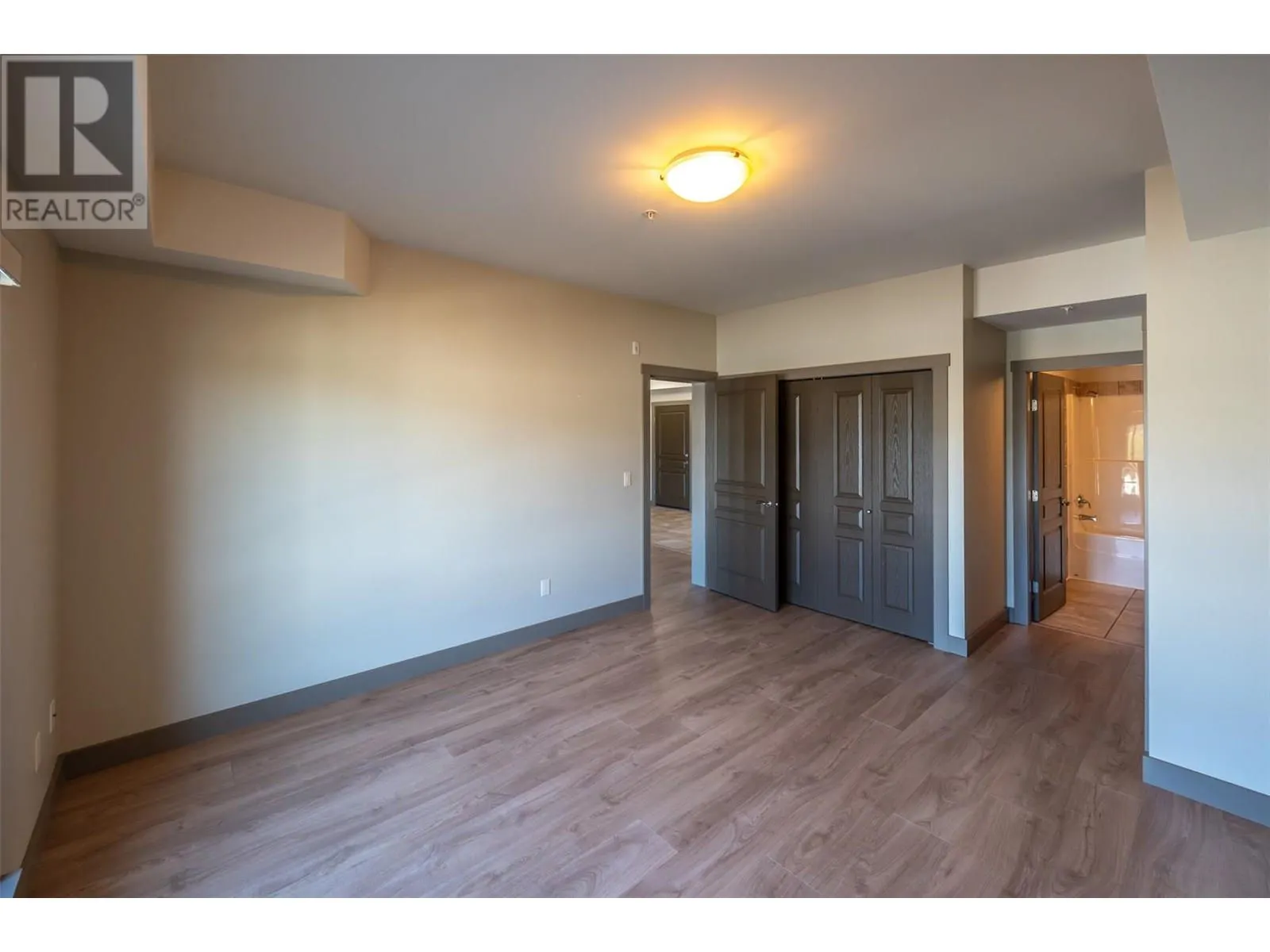 873 Forestbrook Drive Unit# 203