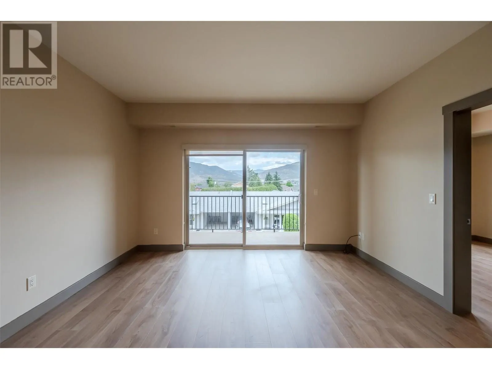 873 Forestbrook Drive Unit# 203