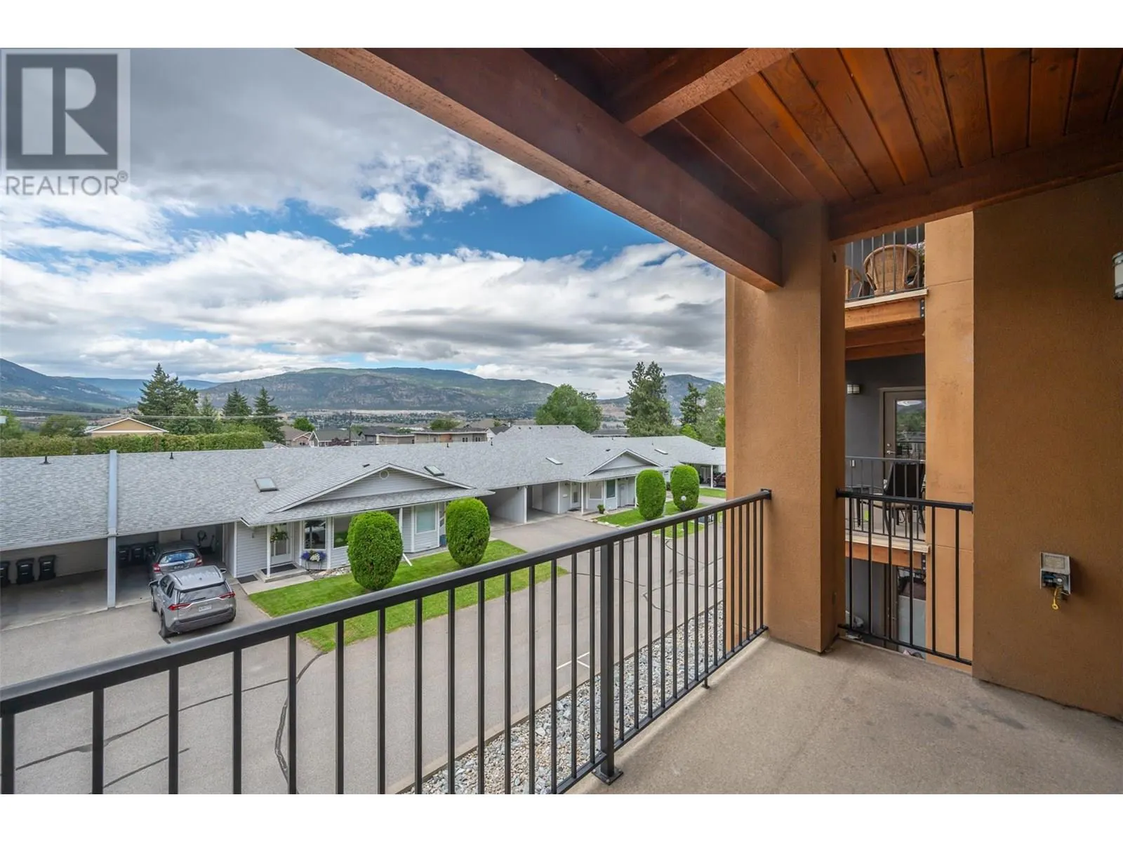 873 Forestbrook Drive Unit# 203