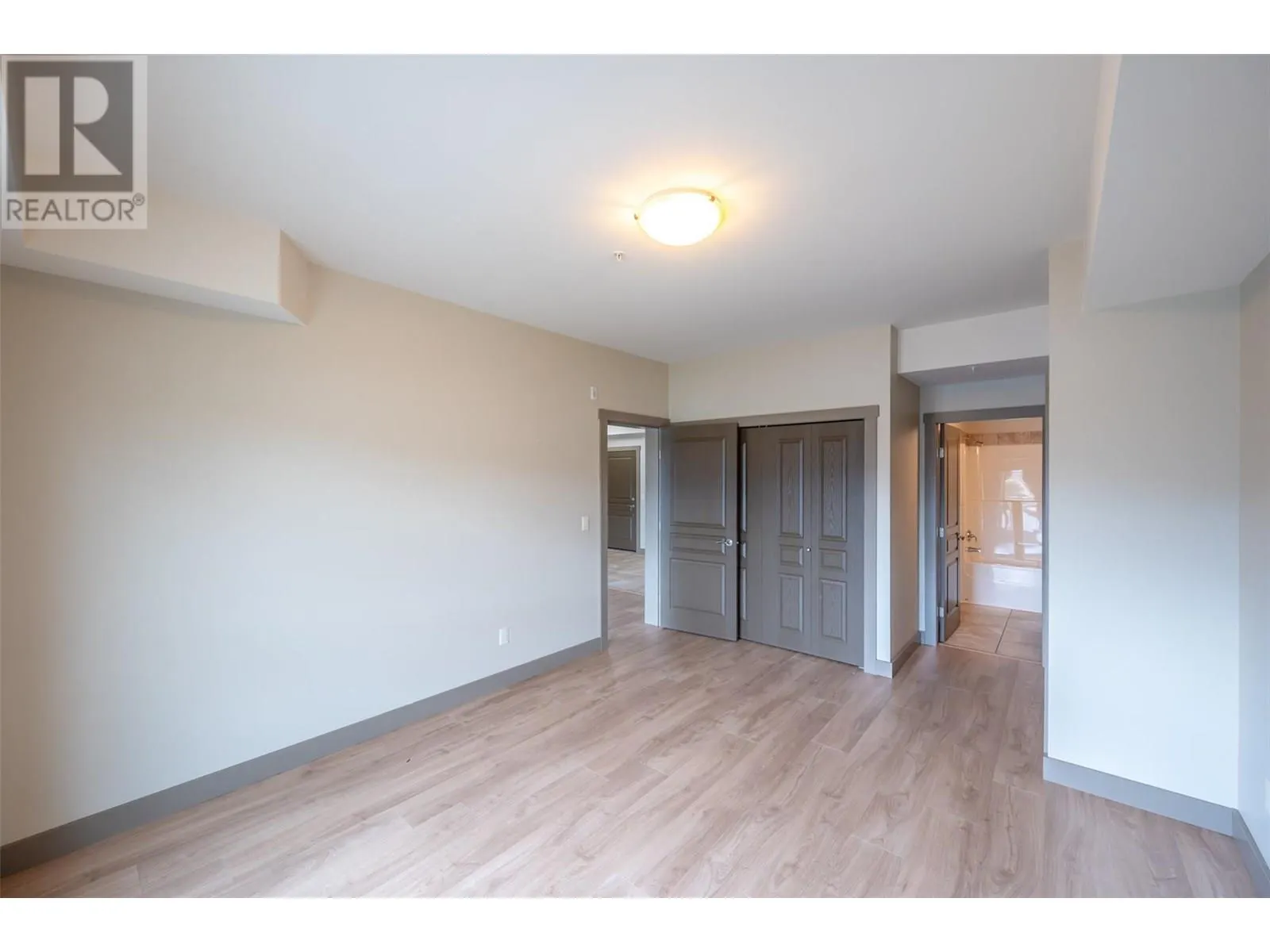 873 Forestbrook Drive Unit# 203