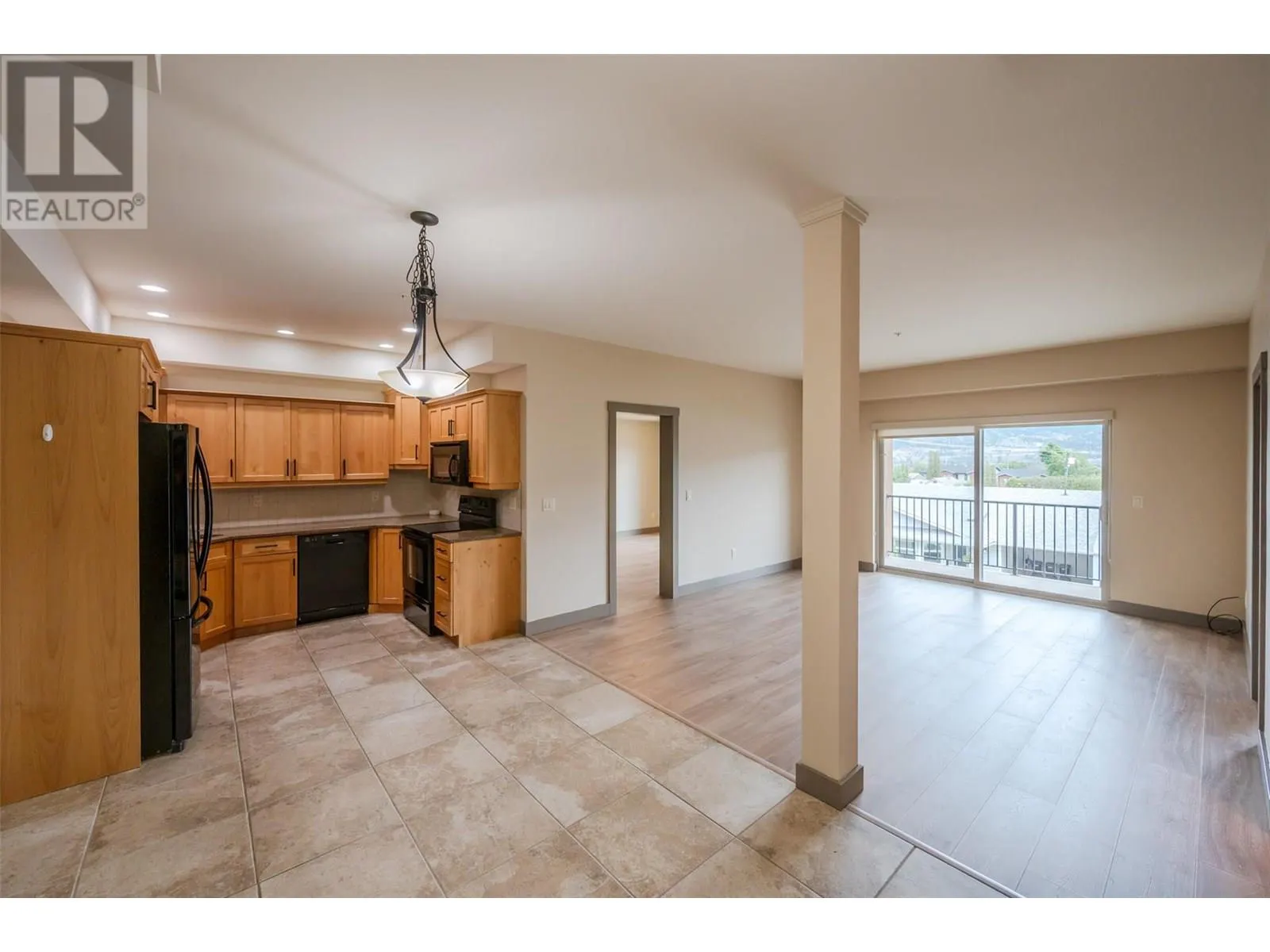 873 Forestbrook Drive Unit# 203