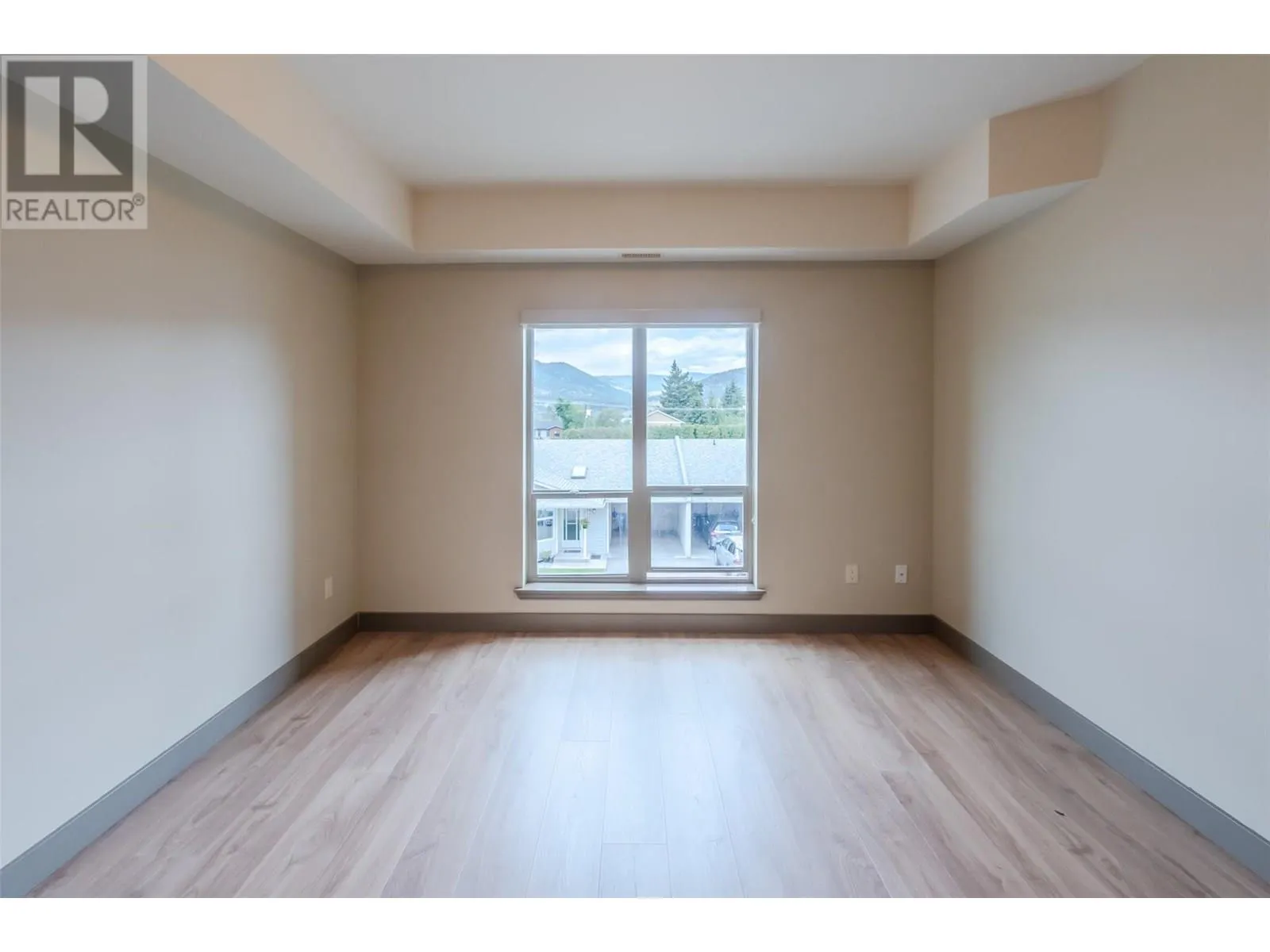 873 Forestbrook Drive Unit# 203