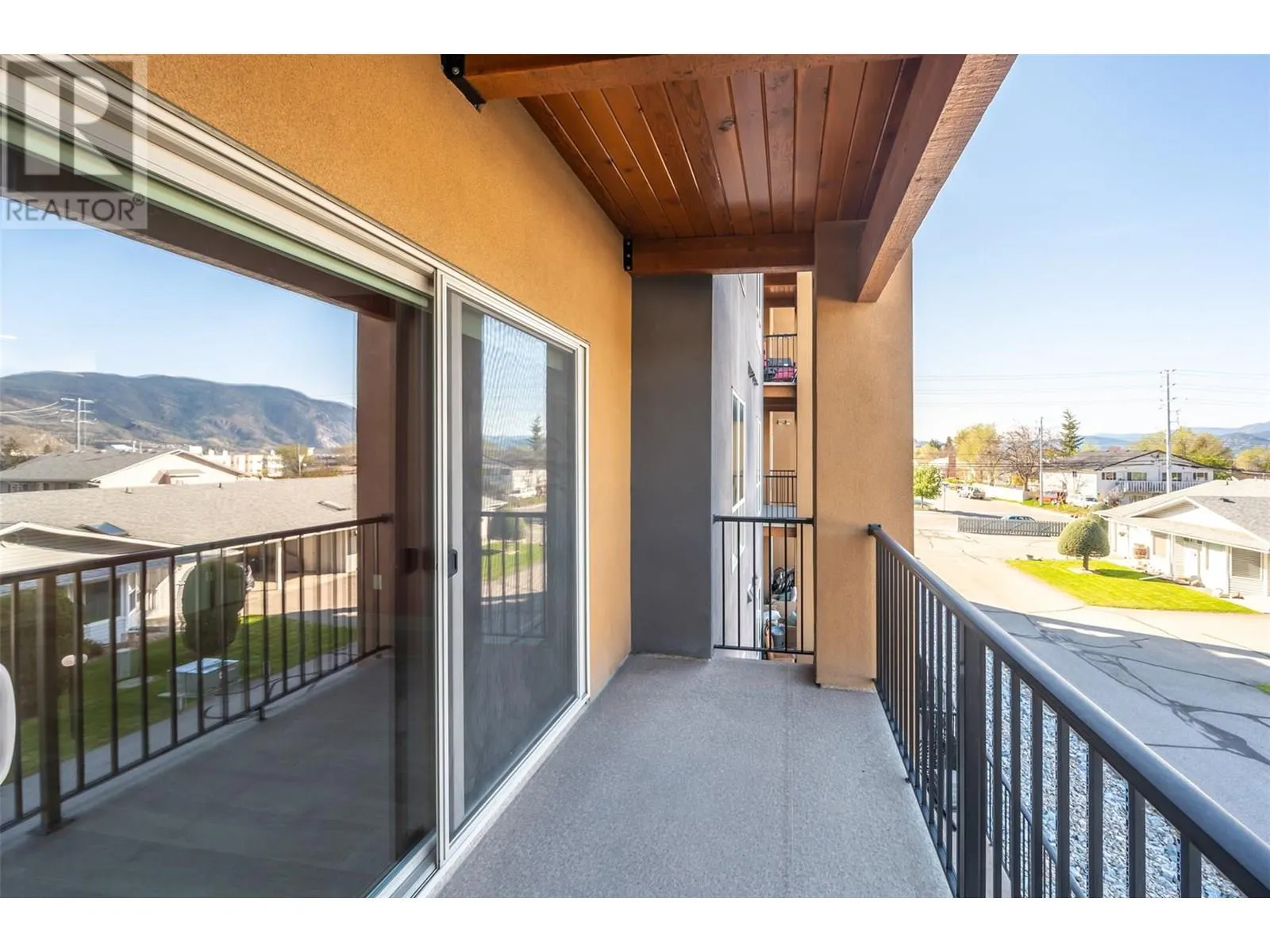 873 Forestbrook Drive Unit# 203