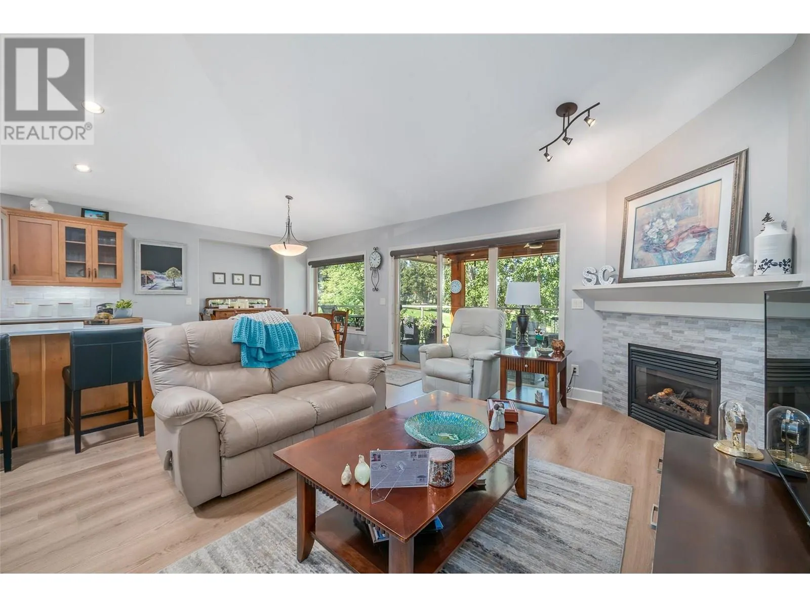 3452 Camelback Drive