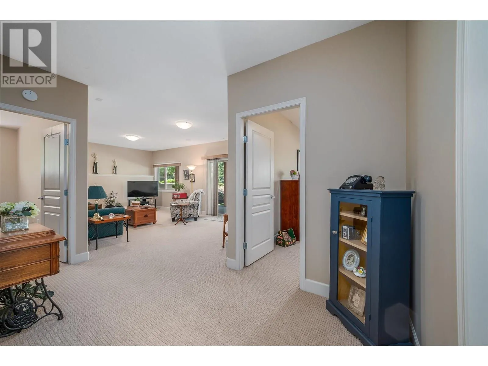3452 Camelback Drive