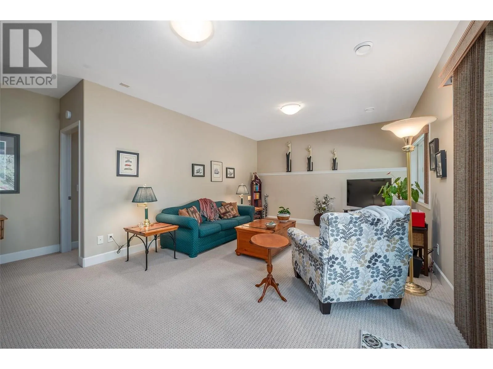 3452 Camelback Drive