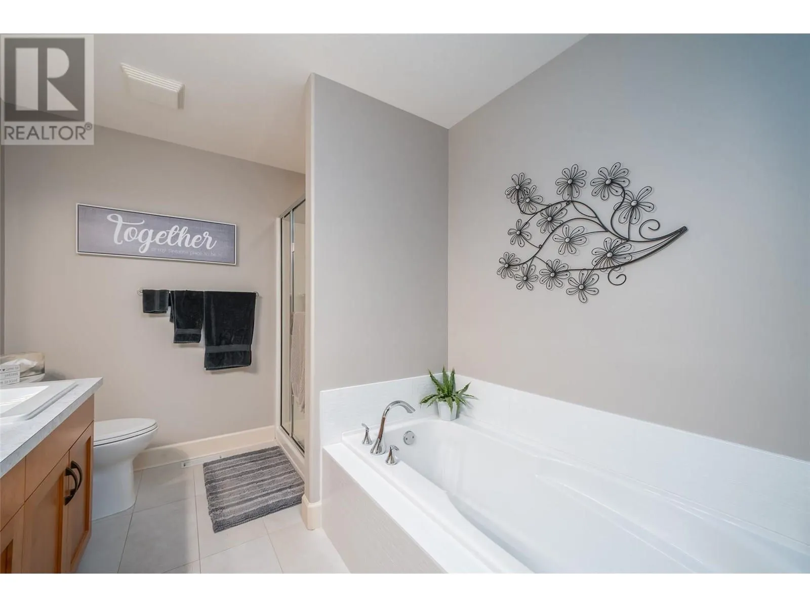 3452 Camelback Drive