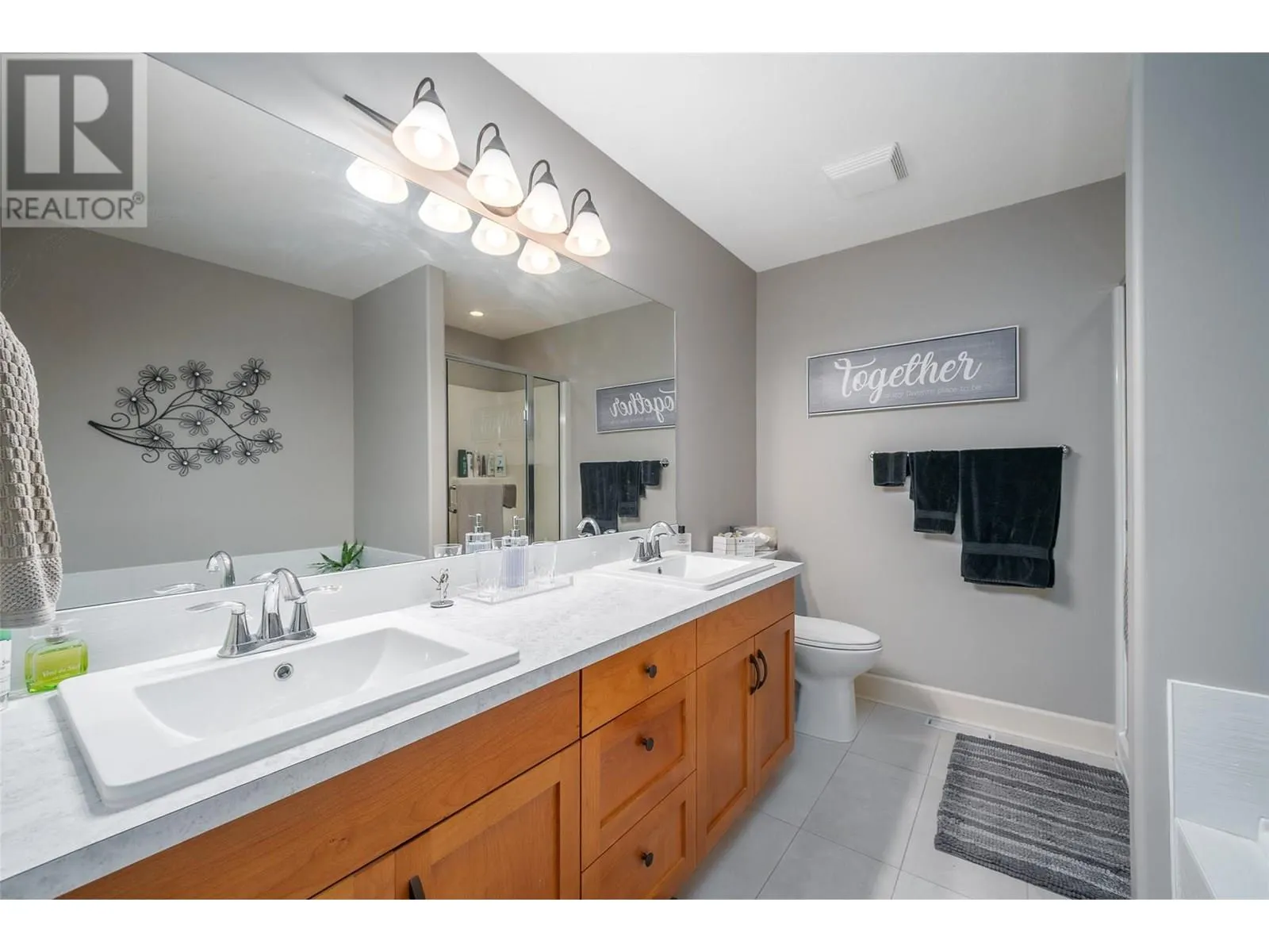 3452 Camelback Drive