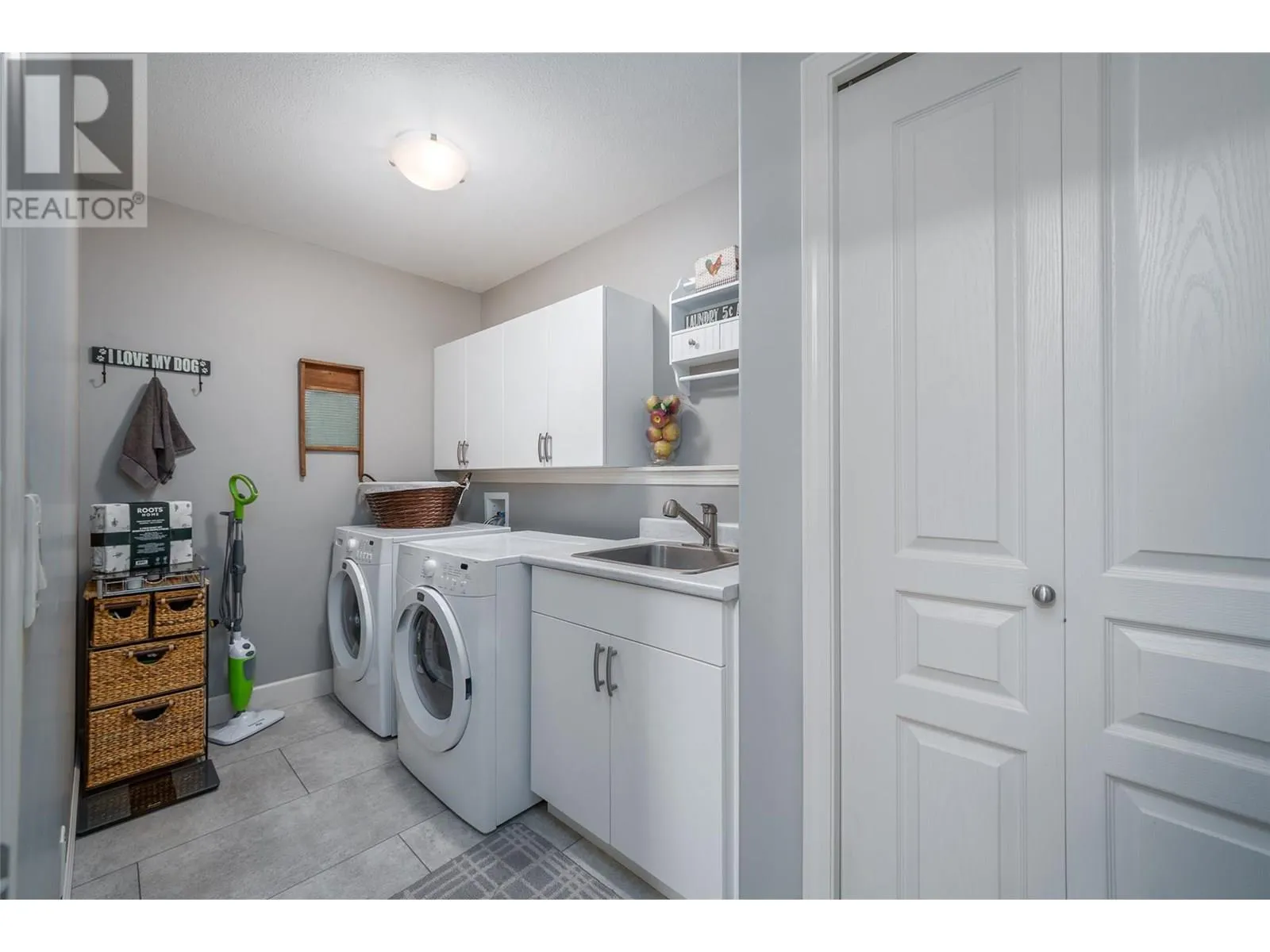 3452 Camelback Drive