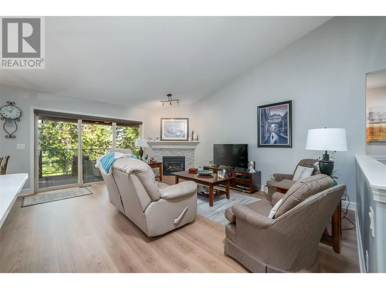 3452 Camelback Drive