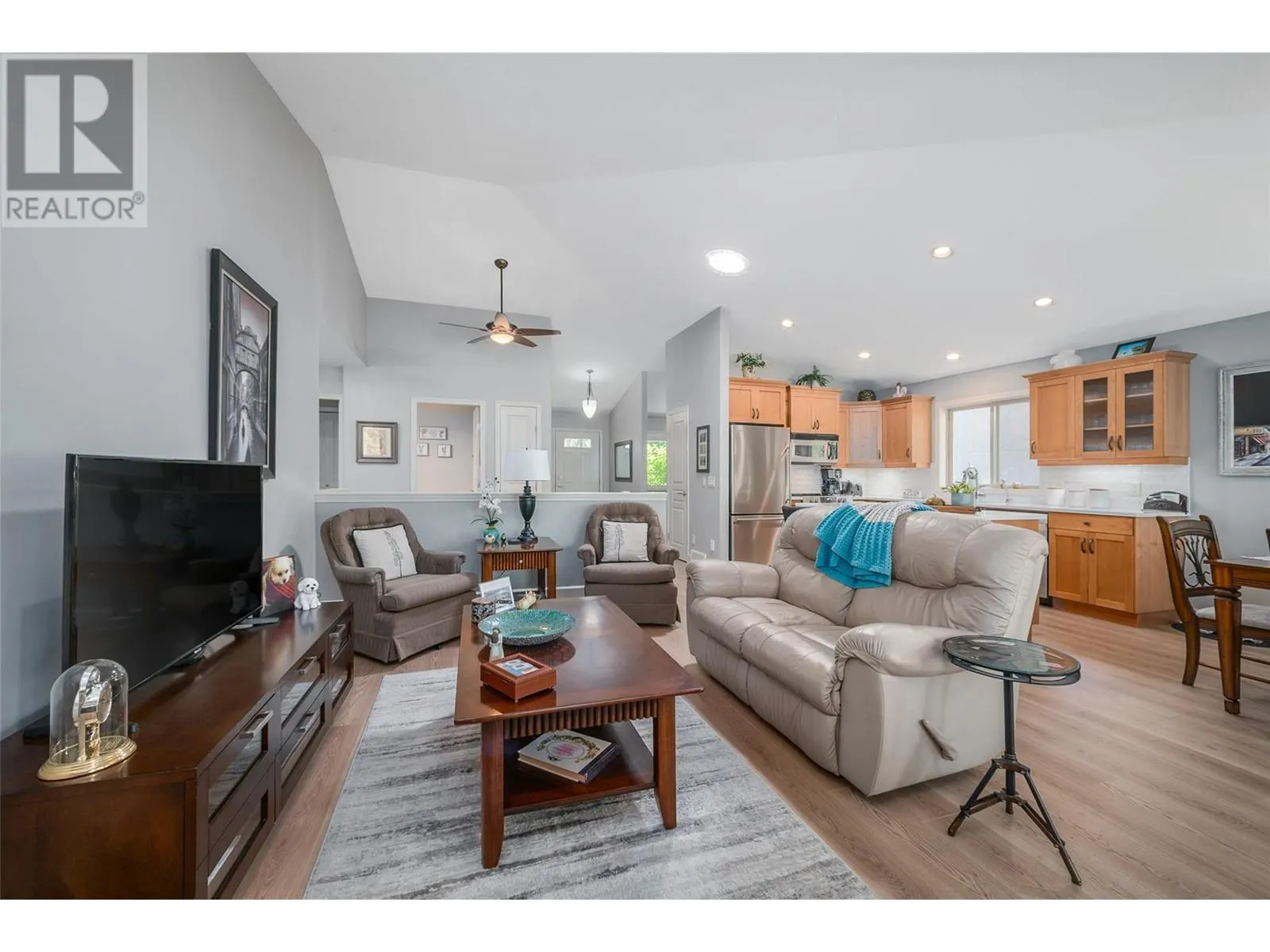 3452 Camelback Drive